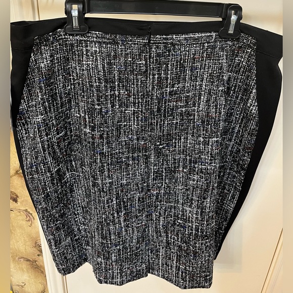 New with tags, beautiful nice tweed shirt with black on the sides. See photos - Picture 3 of 7